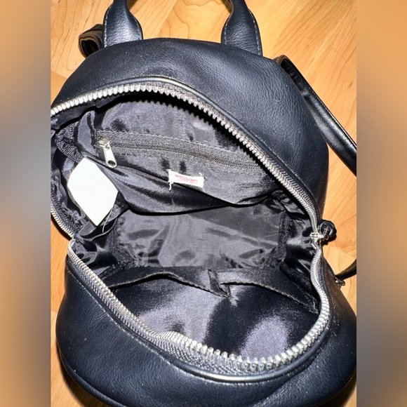 Fake leather backpack - Picture 2 of 6